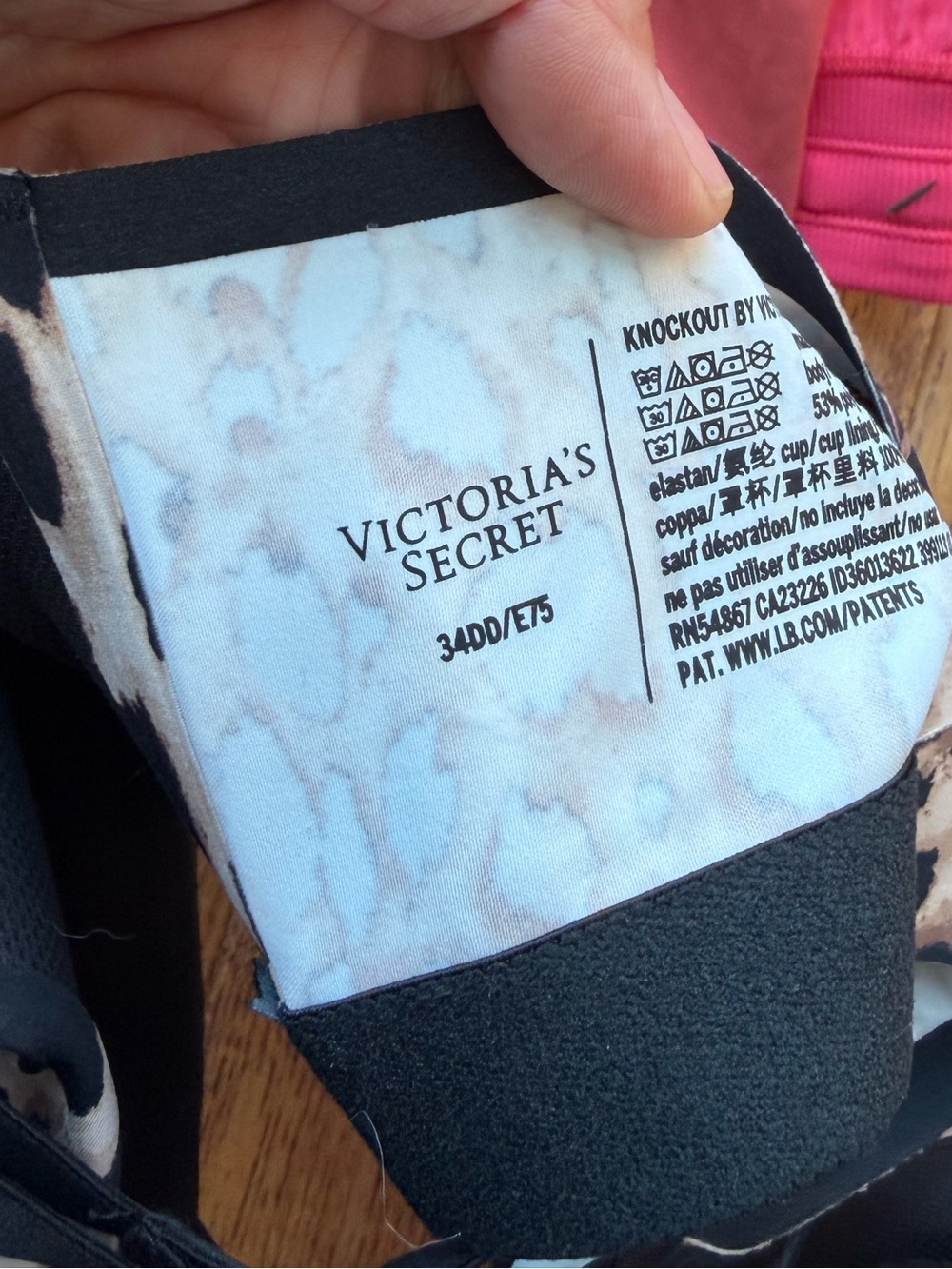 Victoria Secret Sports Bra 34dd perfect condition leopard print smoke pet free - Picture 6 of 6